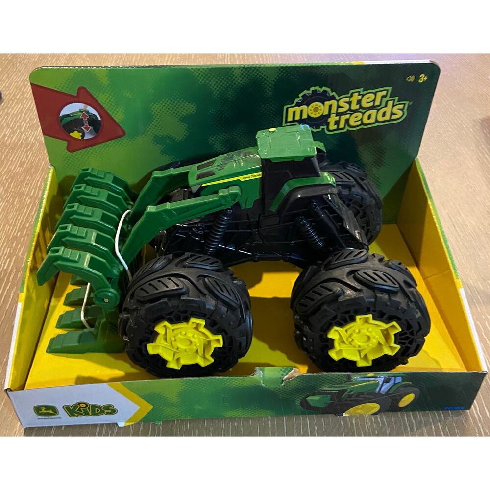 John‎ Deere Monster Treads Rev Up Tractor LP77345 New in Box